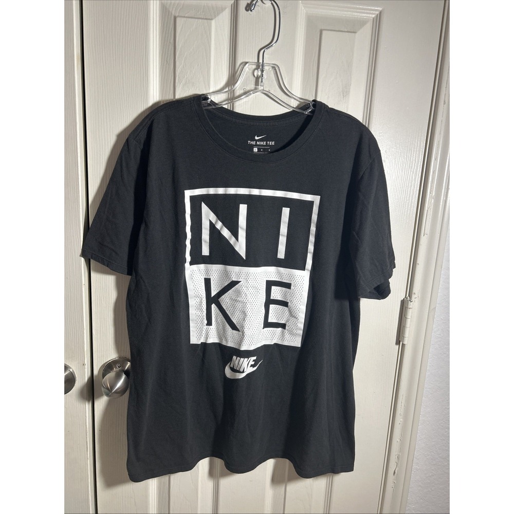 Nike Men's L T-Shirt Athletic Logo Graphic Print Active Short Sleeve Tee